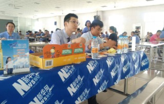 蓝公益夏日送清凉，关爱传递进江苏凤凰鑫华印刷