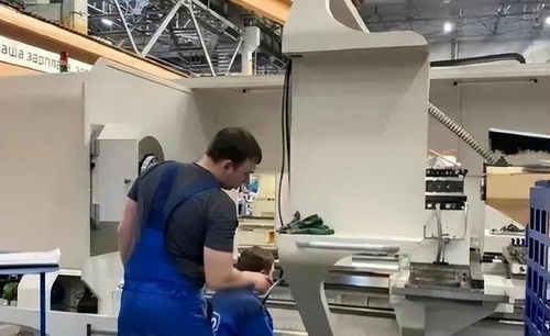 西方制裁下俄罗斯工厂受挫，中国供应链韧性凸显战略远见